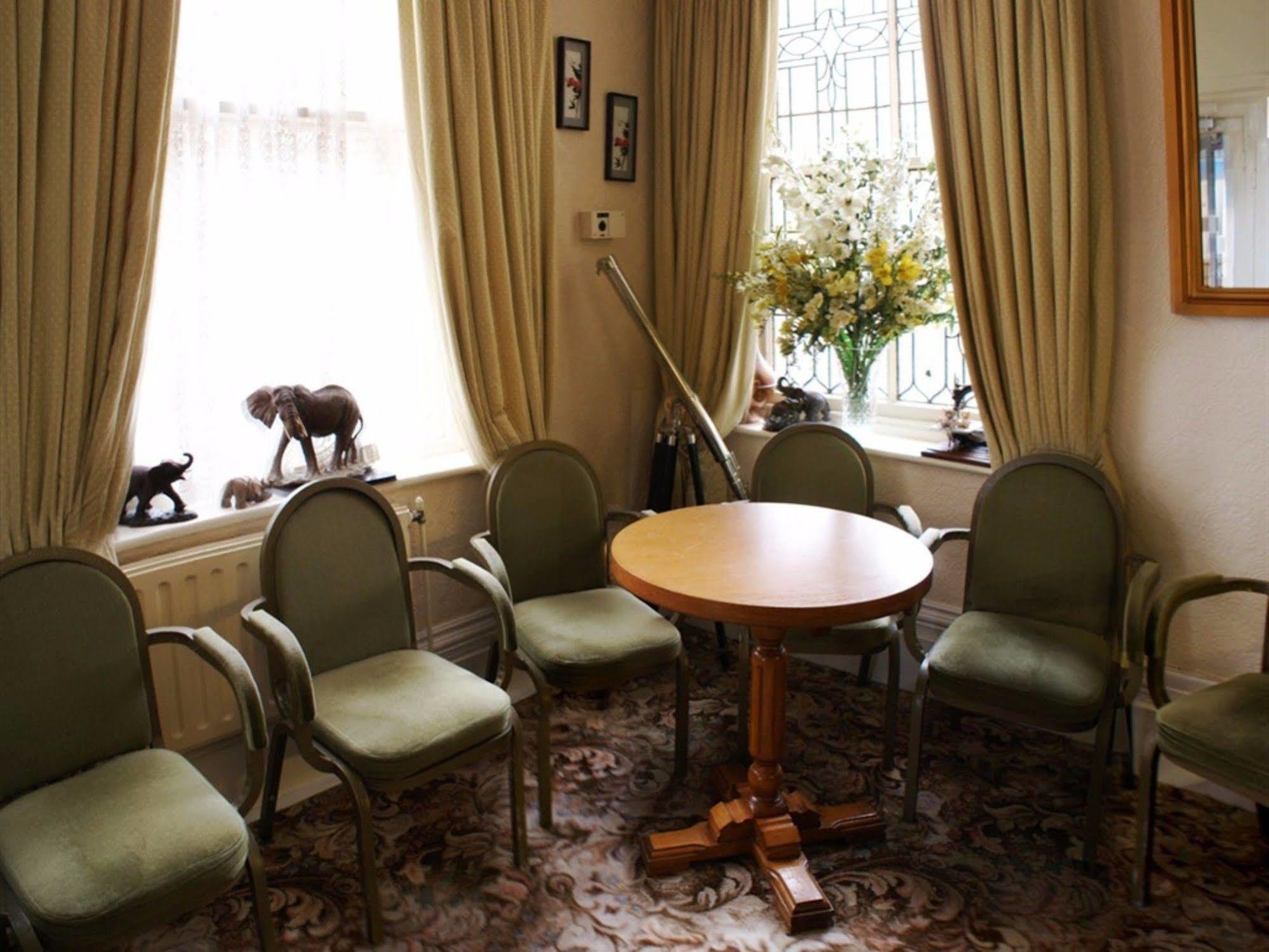 Hotel The Highfield Private 2*